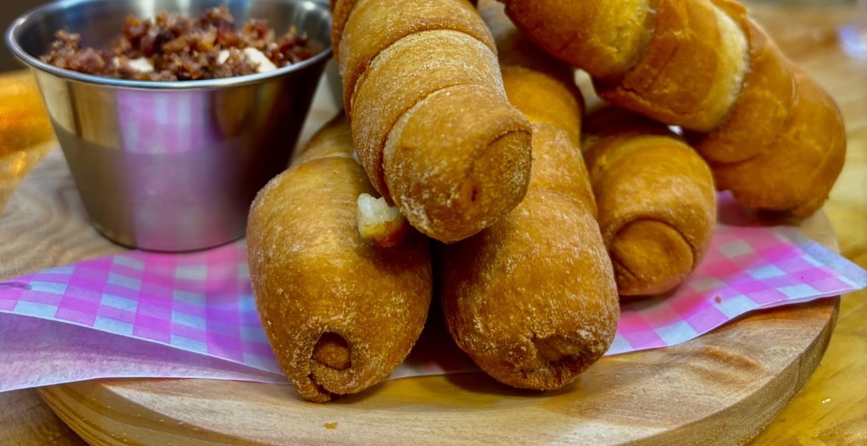 Tequeños con salsa